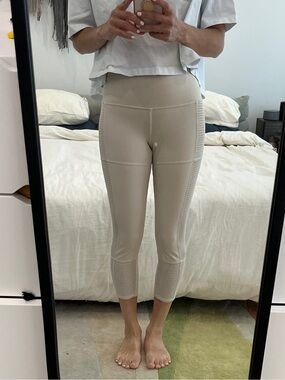 ALO Yoga Women’s Light Beige Leggings Cropped XXS